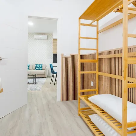 New Modern - Quiet Street - Setas De